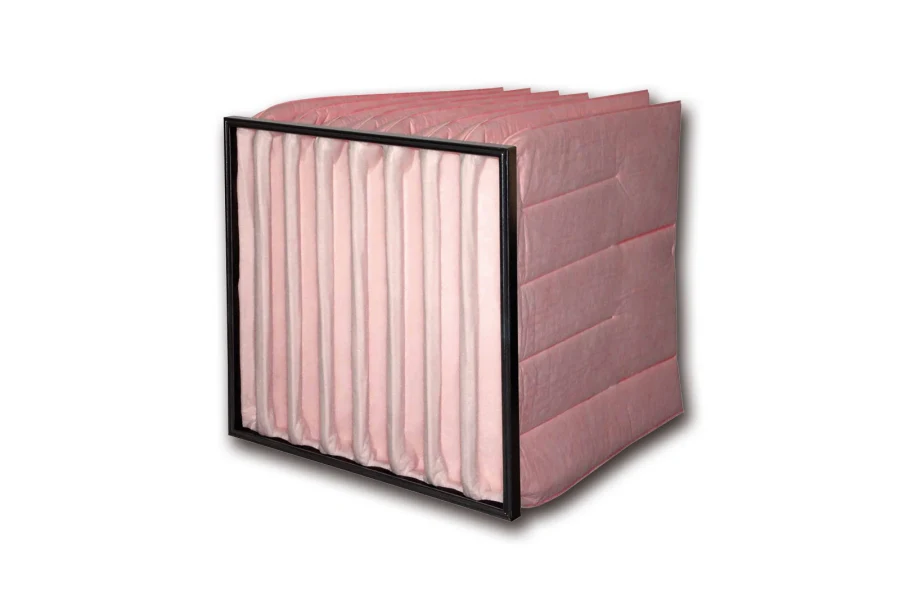 Rosa Taschenfilter mit schwarzem Rahmen und mehreren Filtertaschen vor weißem Hintergrund