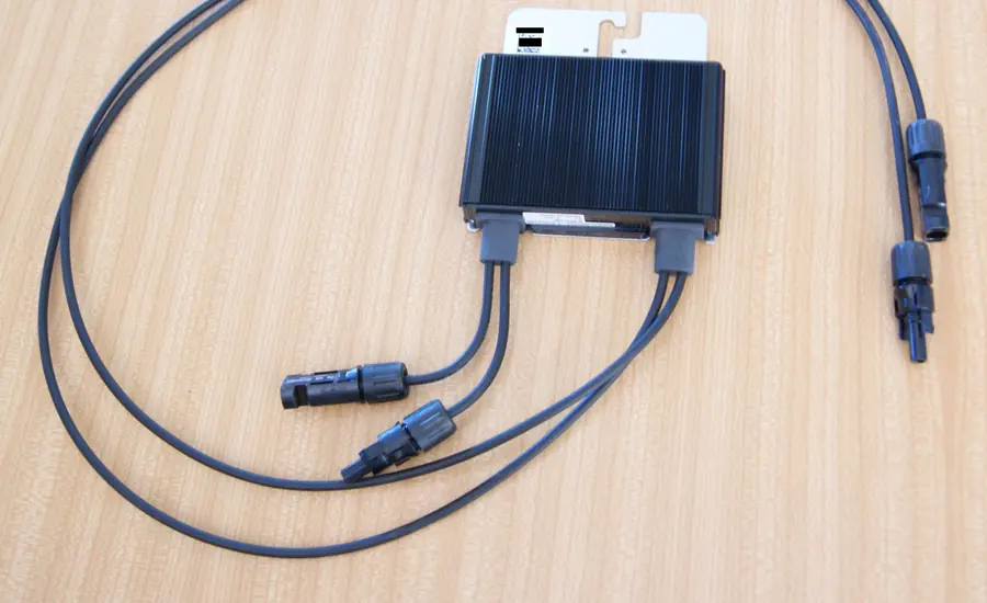 Leistungsoptimierer für Photovoltaikmodule mit Solarsteckern