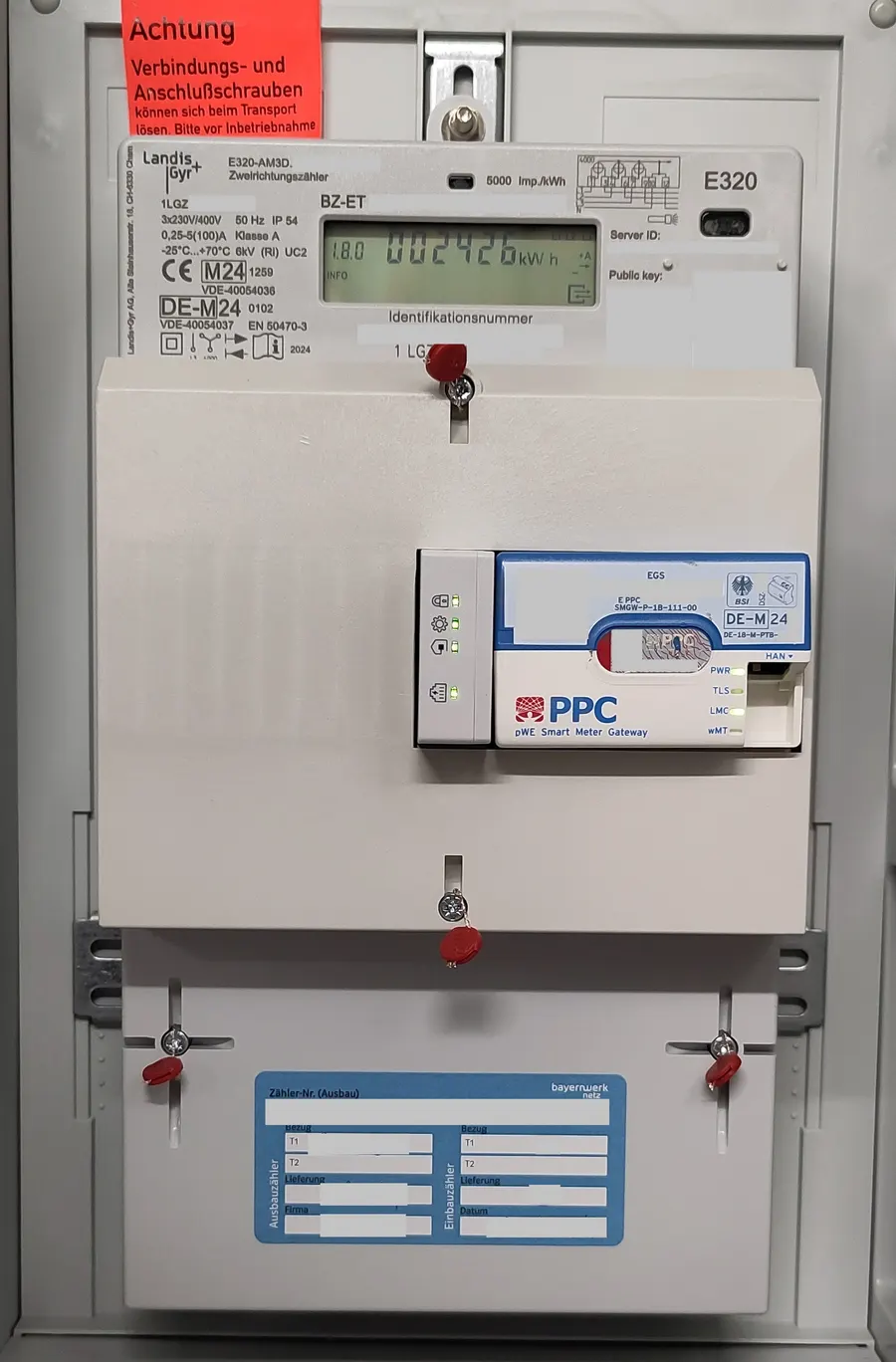 Digitaler Zweirichtungszähler mit Smart Meter Gateway im Zählerschrank